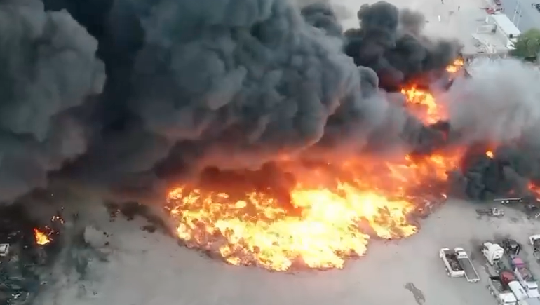 Incendio en recicladora moviliza a cuerpos de emergencia en Saltillo